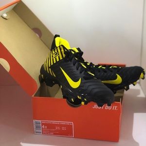 Nike Alpha Menace 2 (Football Cleats)